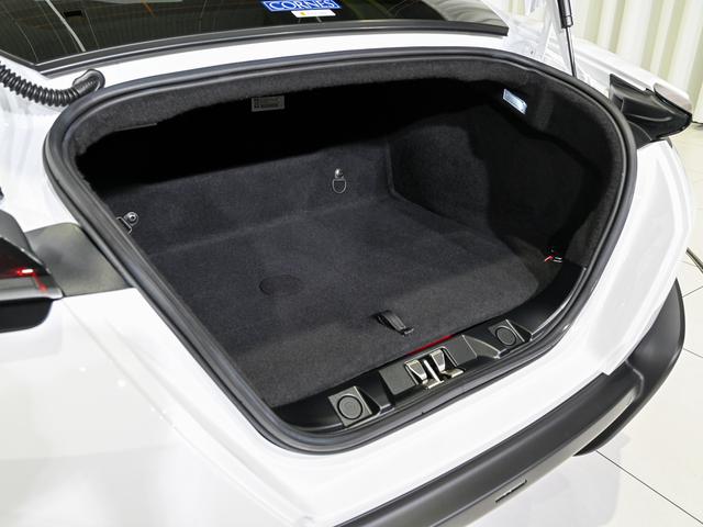 ローマ フェラーリ認定中古車 メーカー保証付 フェラーリ・ロードサイドアシスタンス Ferrari Approved Bianco Cervino マグネライドショックアブソーバーシステム(16枚目)