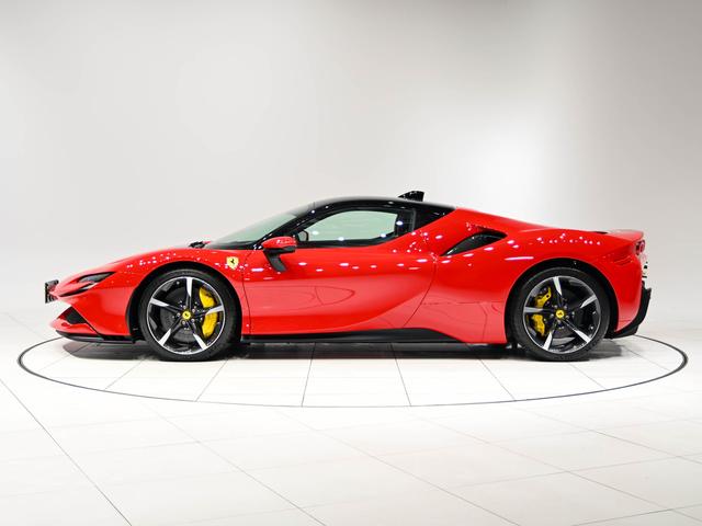 ＳＦ９０ストラダーレ 　フェラーリ認定中古車　メーカー保証付　フェラーリ・ロードサイドアシスタンス　Ｆｅｒｒａｒｉ　Ａｐｐｒｏｖｅｄ（7枚目）