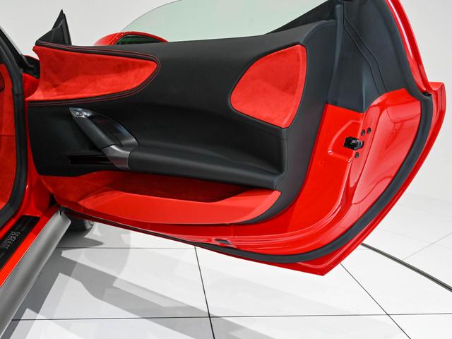ＳＦ９０ストラダーレ 　フェラーリ認定中古車　メーカー保証付　フェラーリ・ロードサイドアシスタンス　Ｆｅｒｒａｒｉ　Ａｐｐｒｏｖｅｄ（14枚目）