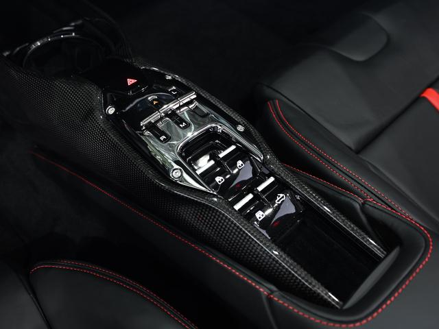 SF90スパイダー ベースグレード フェラーリ認定中古車 メーカー保証付 フェラーリ・ロードサイドアシスタンス Ferrari Approved(15枚目)