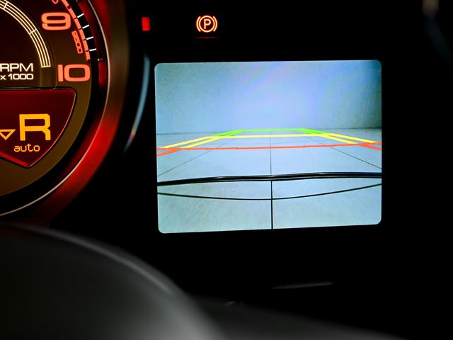 ４８８ＧＴＢ 　ツートンエクステリア　　ボディーカラーＢｉａｎｃｏ　Ａｖｕｓ（白）にインテリアはＲｏｓｓｏ　Ｆｅｒｒａｒｉ（赤）の組み合わせでございます。（39枚目）