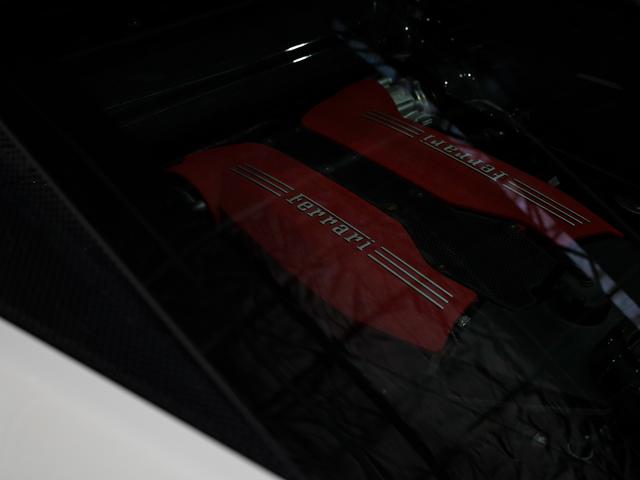 ４８８ＧＴＢ 　ボディーカラーＢｉａｎｃｏ　Ａｖｕｓ（白）にインテリアはＲｏｓｓｏ　Ｆｅｒｒａｒｉ（赤）の組み合わせでございます。（32枚目）