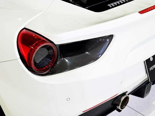 ４８８ＧＴＢ 　ボディーカラーＢｉａｎｃｏ　Ａｖｕｓ（白）にインテリアはＲｏｓｓｏ　Ｆｅｒｒａｒｉ（赤）の組み合わせでございます。（33枚目）