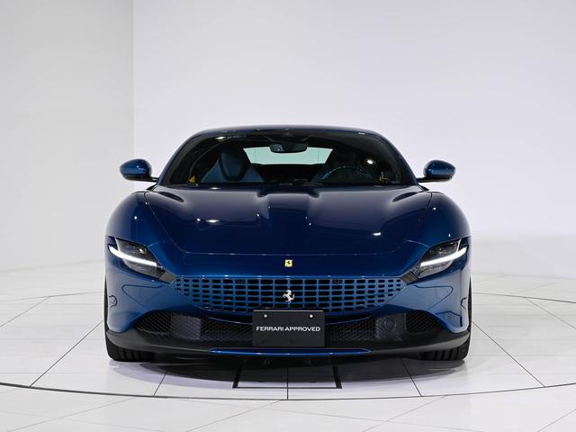 ローマ 　ボディーカラーＢｌｕ　Ａｂｕ　Ｄｈａｂｉ　（青）にインテリアはＣａｒｔａ　Ｄａ　Ｚｕｃｃｈｅｒｏ（青）の組み合わせでございます。（5枚目）