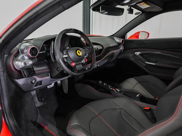 Ｆ８トリブート Ｆ１　ＤＣＴ　ボンネットアッパインサートブラックマット　フェラーリ認定中古車　メーカー保証付　フェラーリ・ロードサイドアシスタンス　Ｆｅｒｒａｒｉ　Ａｐｐｒｏｖｅｄ（2枚目）