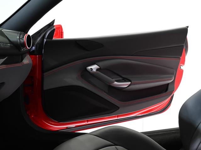 Ｆ８トリブート Ｆ１　ＤＣＴ　ボンネットアッパインサートブラックマット　フェラーリ認定中古車　メーカー保証付　フェラーリ・ロードサイドアシスタンス　Ｆｅｒｒａｒｉ　Ａｐｐｒｏｖｅｄ（13枚目）
