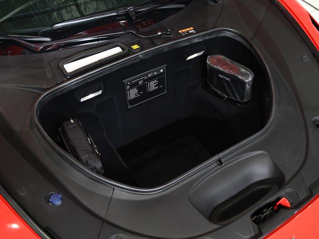 Ｆ８トリブート Ｆ１　ＤＣＴ　ボンネットアッパインサートブラックマット　フェラーリ認定中古車　メーカー保証付　フェラーリ・ロードサイドアシスタンス　Ｆｅｒｒａｒｉ　Ａｐｐｒｏｖｅｄ（14枚目）