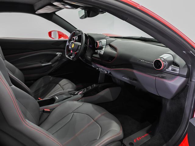 Ｆ８トリブート Ｆ１　ＤＣＴ　ボンネットアッパインサートブラックマット　フェラーリ認定中古車　メーカー保証付　フェラーリ・ロードサイドアシスタンス　Ｆｅｒｒａｒｉ　Ａｐｐｒｏｖｅｄ（20枚目）