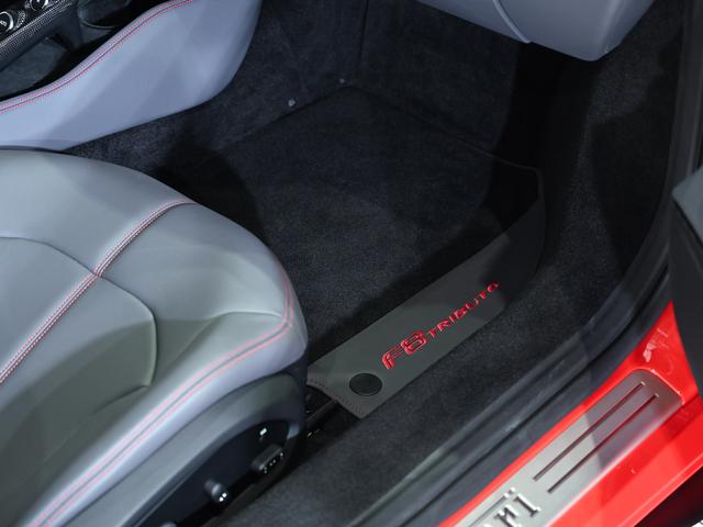 Ｆ８トリブート Ｆ１　ＤＣＴ　ボンネットアッパインサートブラックマット　フェラーリ認定中古車　メーカー保証付　フェラーリ・ロードサイドアシスタンス　Ｆｅｒｒａｒｉ　Ａｐｐｒｏｖｅｄ（23枚目）
