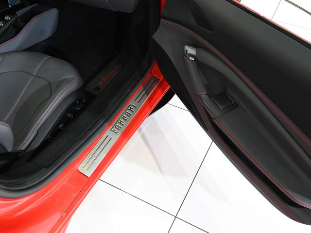 Ｆ８トリブート Ｆ１　ＤＣＴ　ボンネットアッパインサートブラックマット　フェラーリ認定中古車　メーカー保証付　フェラーリ・ロードサイドアシスタンス　Ｆｅｒｒａｒｉ　Ａｐｐｒｏｖｅｄ（28枚目）