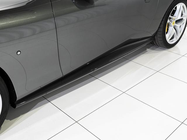 ローマ 　ボディーカラーＧｒｉｇｉｏ　Ｓｉｌｖｅｒｓｔｏｎｅ（灰）にインテリアはＮｅｒｏ（黒）の組み合わせでございます。（36枚目）