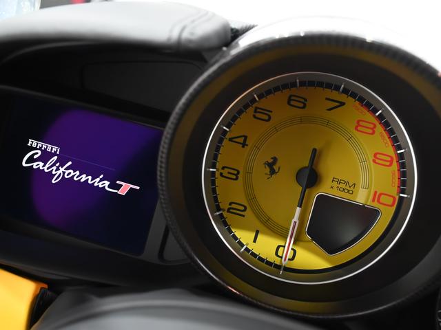 カリフォルニアＴ 　ボディーカラー　Ｇｉａｌｌｏ　Ｍｏｄｅｎａ（黄）にインテリアはＧｉａｌｌｏ（黄）の組み合わせでございます。（17枚目）