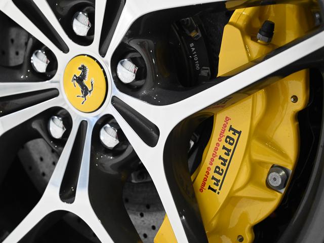カリフォルニアＴ 　ボディーカラー　Ｇｉａｌｌｏ　Ｍｏｄｅｎａ（黄）にインテリアはＧｉａｌｌｏ（黄）の組み合わせでございます。（22枚目）