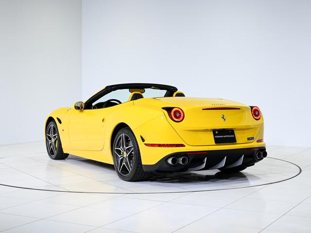カリフォルニアＴ 　ボディーカラー　Ｇｉａｌｌｏ　Ｍｏｄｅｎａ（黄）にインテリアはＧｉａｌｌｏ（黄）の組み合わせでございます。（30枚目）