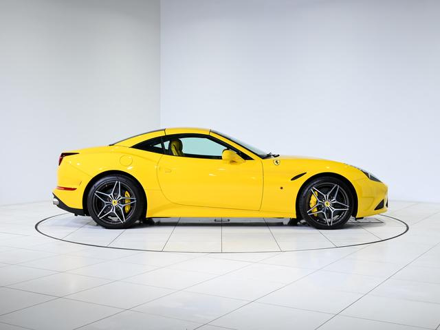 カリフォルニアＴ 　ボディーカラー　Ｇｉａｌｌｏ　Ｍｏｄｅｎａ（黄）にインテリアはＧｉａｌｌｏ（黄）の組み合わせでございます。（31枚目）
