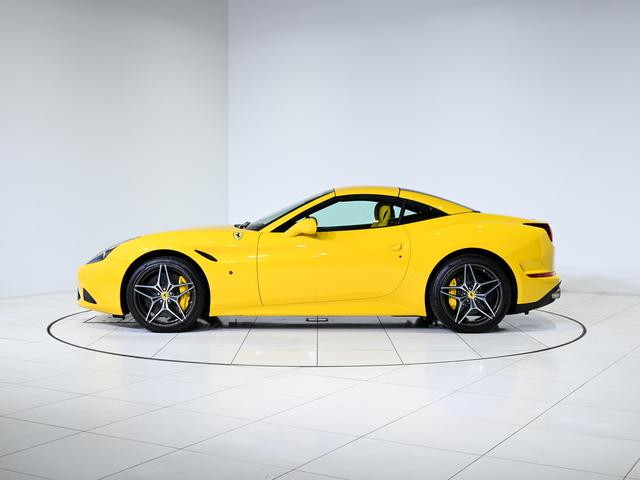 カリフォルニアＴ 　ボディーカラー　Ｇｉａｌｌｏ　Ｍｏｄｅｎａ（黄）にインテリアはＧｉａｌｌｏ（黄）の組み合わせでございます。（33枚目）
