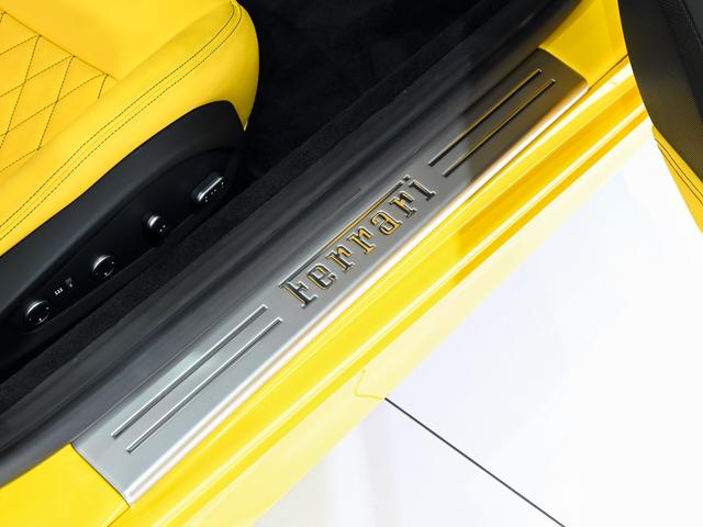 カリフォルニアＴ 　ボディーカラー　Ｇｉａｌｌｏ　Ｍｏｄｅｎａ（黄）にインテリアはＧｉａｌｌｏ（黄）の組み合わせでございます。（41枚目）