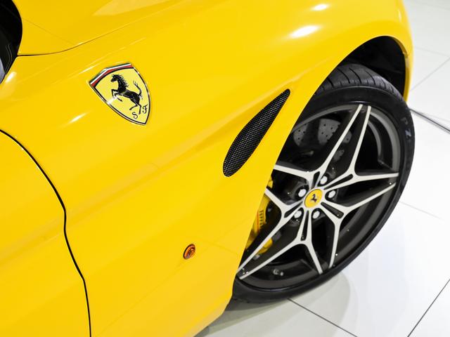 カリフォルニアＴ 　ボディーカラー　Ｇｉａｌｌｏ　Ｍｏｄｅｎａ（黄）にインテリアはＧｉａｌｌｏ（黄）の組み合わせでございます。（45枚目）