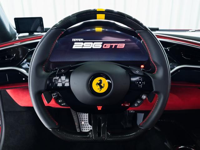 296GTB F1 DCT デイトナカーボンファイバーレーシングシート フェラーリ認定中古車 メーカー保証付 フェラーリ・ロードサイドアシスタンス Ferrari Approved Rosso Corsa(10枚目)