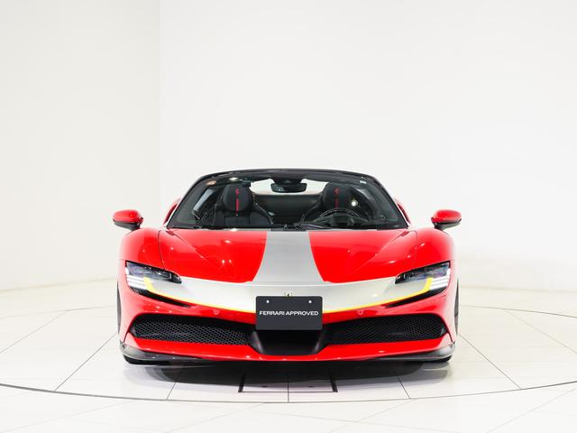 SF90スパイダー ベースグレード フェラーリ認定中古車メーカー保証付 フェラーリロードサイドアシスタンス Ferrari Approved 20インチ・ダイアモンド研磨仕上げ・スポーツホイール(鍛造)カーボンファイバーレーシングシート(5枚目)