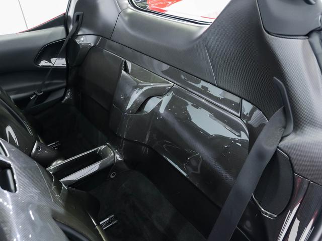 SF90スパイダー ベースグレード フェラーリ認定中古車メーカー保証付 フェラーリロードサイドアシスタンス Ferrari Approved 20インチ・ダイアモンド研磨仕上げ・スポーツホイール(鍛造)カーボンファイバーレーシングシート(15枚目)