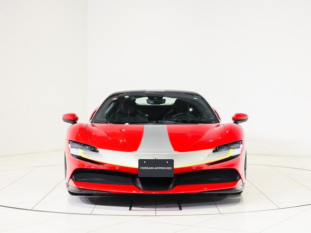 SF90スパイダー ベースグレード フェラーリ認定中古車メーカー保証付 フェラーリロードサイドアシスタンス Ferrari Approved 20インチ・ダイアモンド研磨仕上げ・スポーツホイール(鍛造)カーボンファイバーレーシングシート(25枚目)