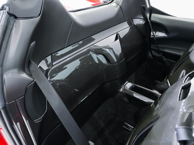 SF90スパイダー ベースグレード フェラーリ認定中古車メーカー保証付 フェラーリロードサイドアシスタンス Ferrari Approved 20インチ・ダイアモンド研磨仕上げ・スポーツホイール(鍛造)カーボンファイバーレーシングシート(34枚目)