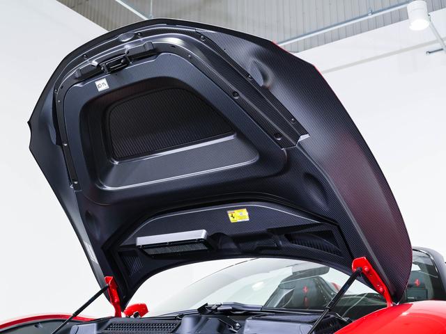 SF90スパイダー ベースグレード フェラーリ認定中古車メーカー保証付 フェラーリロードサイドアシスタンス Ferrari Approved 20インチ・ダイアモンド研磨仕上げ・スポーツホイール(鍛造)カーボンファイバーレーシングシート(35枚目)