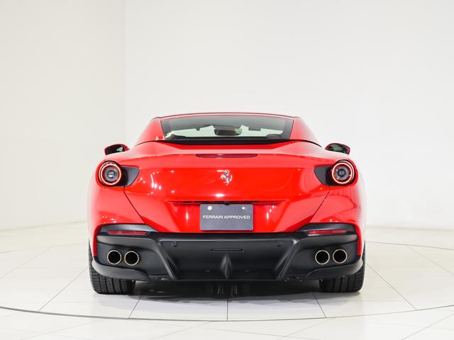 ポルトフィーノＭ Ｆ１　ＤＣＴ　２０インチ・ダイアモンド研磨仕上　ダイナミックホイール（鍛造）　ＬＥＤ付カーボンファイバー製ドライバー・ゾーン　マグネライド・デュアルモード・ショックアブソーバー・システム　クロームエッジ・フロントグリル（12枚目）