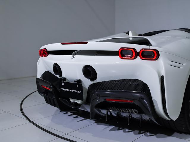 ＳＦ９０スパイダー Ｆ１　ＤＣＴ　Ｅ４ＷＤ　カーボンファイバーレーシングシート　２０インチ・鍛造ダイアモンド研磨仕上・スポーツホイール　サスペンションリフターＬＥＤ付カーボンファイバー製ドライバーゾーン　ツートンボディペインティング（56枚目）