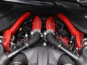 3.9L V8ターボエンジンが600馬力を発揮し、0-100km/h加速はわずか3.5秒という高性能を誇ります。