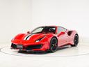 鮮烈なRosso CorsaのボディにArgento Nurburgringのツートンストライプが走り、見る者を惹きつけます。