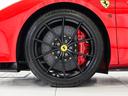 マットブラック仕上げのホイールが迫力ある足元を強調します。