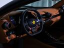 カーボンファイバーダッシュボードトリムが上質で精悍な印象を与えます。