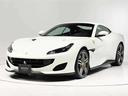 ボディカラーはBianco Avus(白)にインテイリアはBlu Sterling(濃紺)の組み合わせでございます。