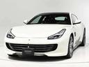 ボディカラーはBianco Avus(白)にインテリアはBlu Sterling(濃紺)の組み合わせでございます。