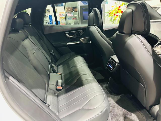 ＥＱＥ ＳＵＶ ＥＱＥ３５０　４マチック　ＳＵＶ　ＡＭＧラインパケジ　４ＷＤ　ＭＰ２０２４０１　有償色／エクスクルーシブＰ　認定中古車　障害物センサー　エアサスペンション　電動シート　シートヒーター　オートマチックハイビーム　フロント／サイド／バックカメラ（29枚目）