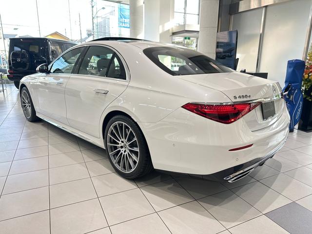 Ｓクラス Ｓ４５０ｄ　４マチック　ＡＭＧラインパッケージ　（ＩＳＧ搭載モデル）　ディーゼルターボ　４ＷＤ　ＭＰ２０２４０２　有償色／ベーシックＰ／ドライバーズＰ／レザー　認定中古車　オートマチックハイビーム　エアサスペンション　ＥＴＣ　電動シート（4枚目）
