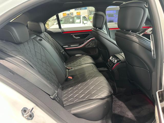 Ｓクラス Ｓ４５０ｄ　４マチック　ＡＭＧラインパッケージ　（ＩＳＧ搭載モデル）　ディーゼルターボ　４ＷＤ　ＭＰ２０２４０２　有償色／ベーシックＰ／ドライバーズＰ／レザー　認定中古車　オートマチックハイビーム　エアサスペンション　ＥＴＣ　電動シート（31枚目）
