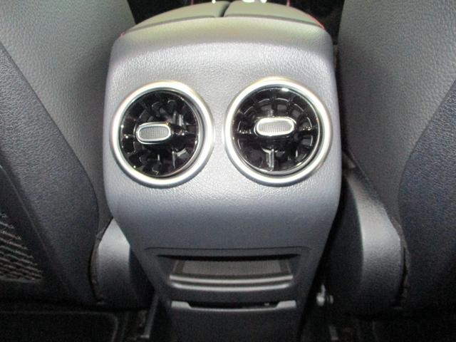 GLB GLB200d 4マチック AMGラインパッケージ ディーゼルターボ 4WD MP202502 パノラミックスライディングルーフ(25枚目)