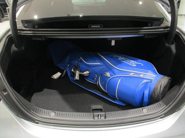 ゴルフバッグを積んだイメージです。