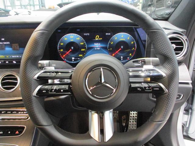 Ｄ型ハンドルを採用。持ちやすく、膝座上にスペースが出来、運転しやすい設計でございます。