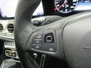 ハンドルスイッチ(左)は、運転中に手を離さずナビ画面を安全に操作できます。