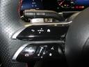 ハンドルスイッチ(左)は、運転中に手を離さずナビ画面を安全に操作できます