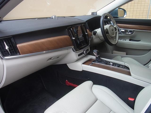 S90 T6 AWD インスクリプション ガラスサンルーフ ファインナッパレザー シートヒーター ベンチレーション ステアリングヒーター マッサージ機能 B&Wプレミアムオーディオ 9インチナビ TV 360カメラ ドラレコ レーダー(10枚目)