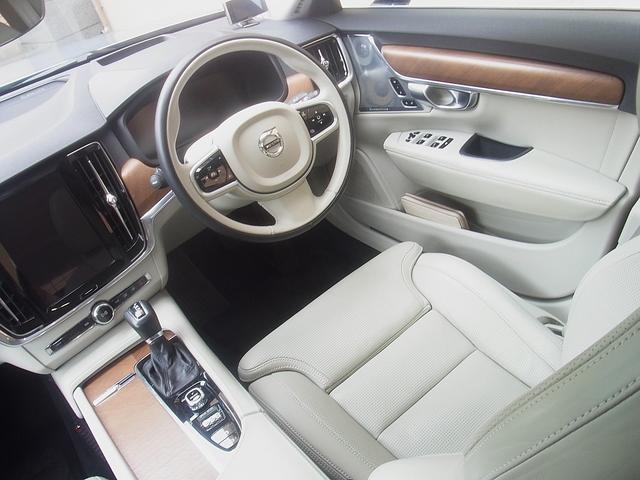 S90 T6 AWD インスクリプション ガラスサンルーフ ファインナッパレザー シートヒーター ベンチレーション ステアリングヒーター マッサージ機能 B&Wプレミアムオーディオ 9インチナビ TV 360カメラ ドラレコ レーダー(16枚目)