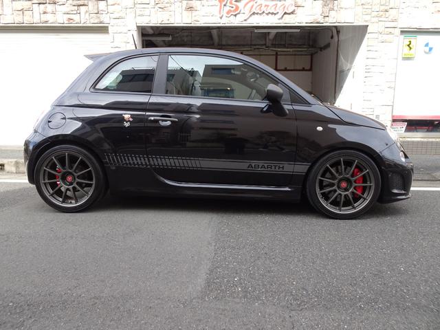 アバルト５９５ コンペティツィオーネ　アッソパルティーレ１７ＡＷ・フォクトランドサスペンション・コニーアブソーバー・ＡＳＳＯエアクリーナ・ブレンボーキャリパー・ドリルドローター・ハーフレザーシート・社外ナビ・レコードモンツァーマフラー（6枚目）