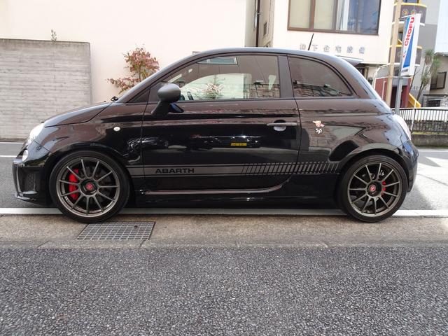 アバルト５９５ コンペティツィオーネ　アッソパルティーレ１７ＡＷ・フォクトランドサスペンション・コニーアブソーバー・ＡＳＳＯエアクリーナ・ブレンボーキャリパー・ドリルドローター・ハーフレザーシート・社外ナビ・レコードモンツァーマフラー（11枚目）