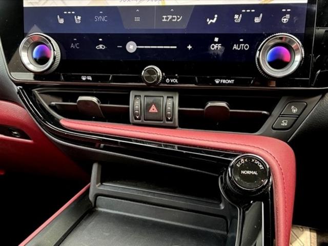 ＮＸ ＮＸ３５０ｈ　バージョンＬ　４ＷＤ　ワンオーナー　スライドガラスサンルーフ　フルレザーパワーシート　前後シートヒーター　シートエアコン　ステアリングヒーター　２０ＡＷ　ＬＫＡ　ＢＳＭ　ＰＳＢ　ＬＥＤヘッドライト　フォグランプ（14枚目）