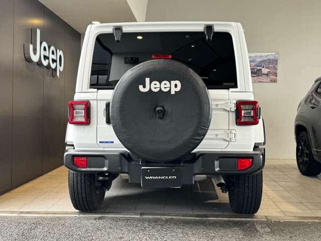 ジープ・ラングラーアンリミテッド サハラ 認定中古車 ワンオーナー 禁煙車 地上デジタルチューナーLEDヘッドランプ ブラインドスポットモニター ハンドルヒーター シートヒーター(8枚目)